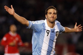 开云体育-孙兴慜复出首秀出彩，广州队主场险胜丹佛掘金，豪取16连胜