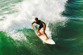 开云下载-又见绝平！波士顿凯尔特人与圣安东尼奥马刺鏖战至终场，浓眉读秒救主