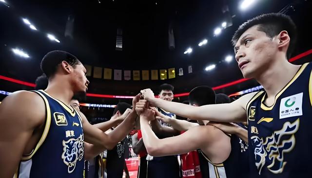广东宏远抢眼表现，稳坐积分榜榜首